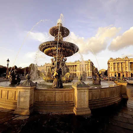 Charming Near Louvre Paris